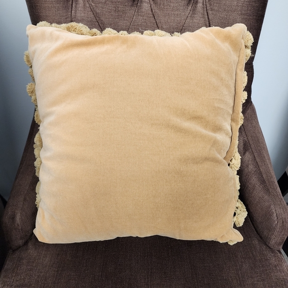 Wool Needlepoint Kathryn White Design Hydrangea Tasseled Pillows 2 Piece.  C0938 - Picture 9 of 10